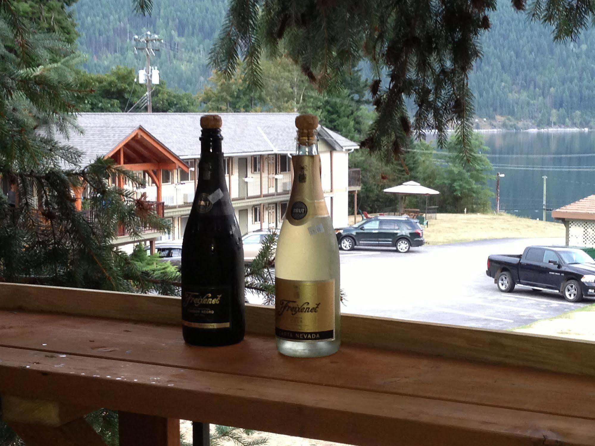 Kokanee Glacier Resort ネルソン エクステリア 写真